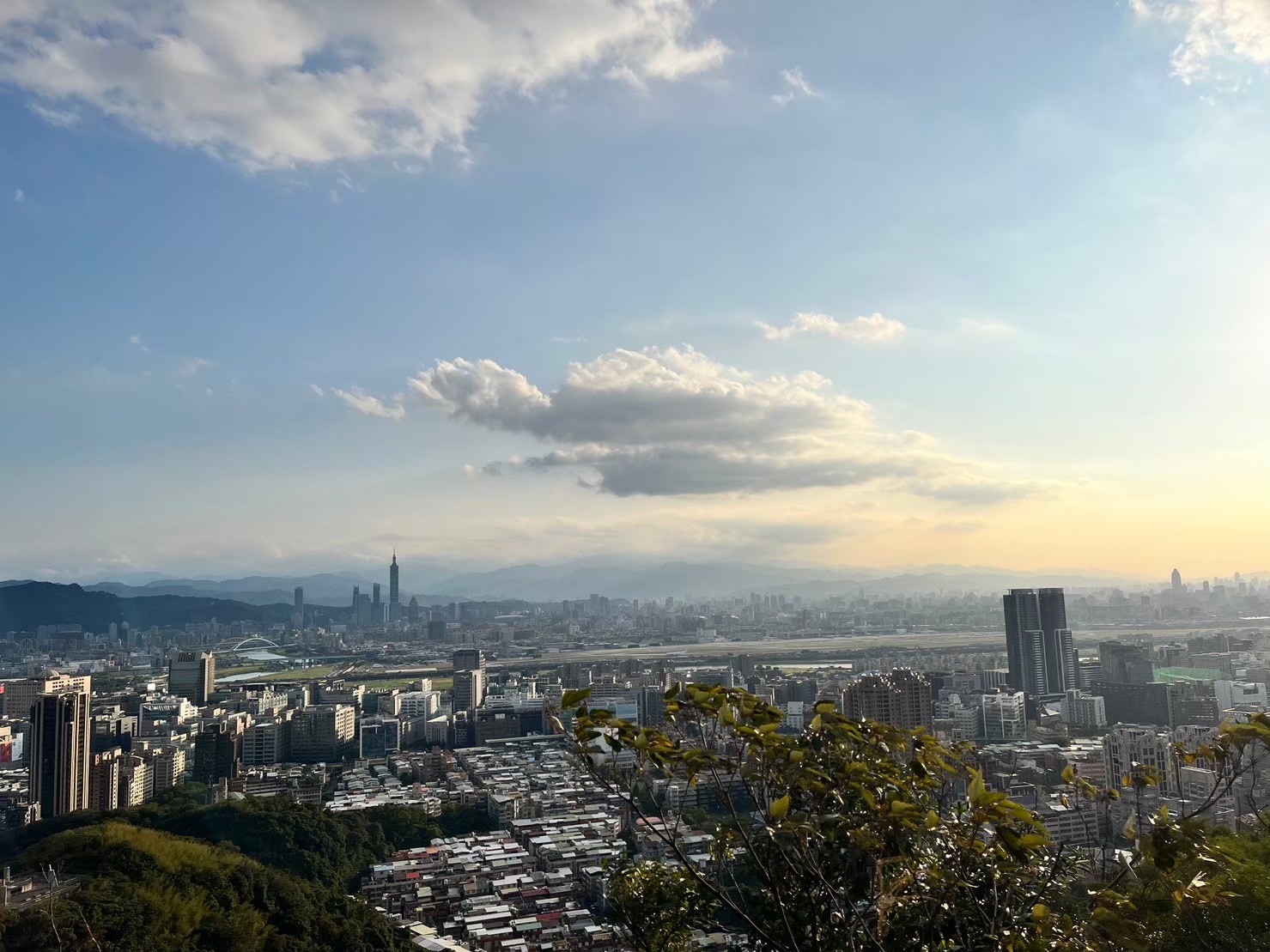 the cloudy weather on the Jinmian Mountain