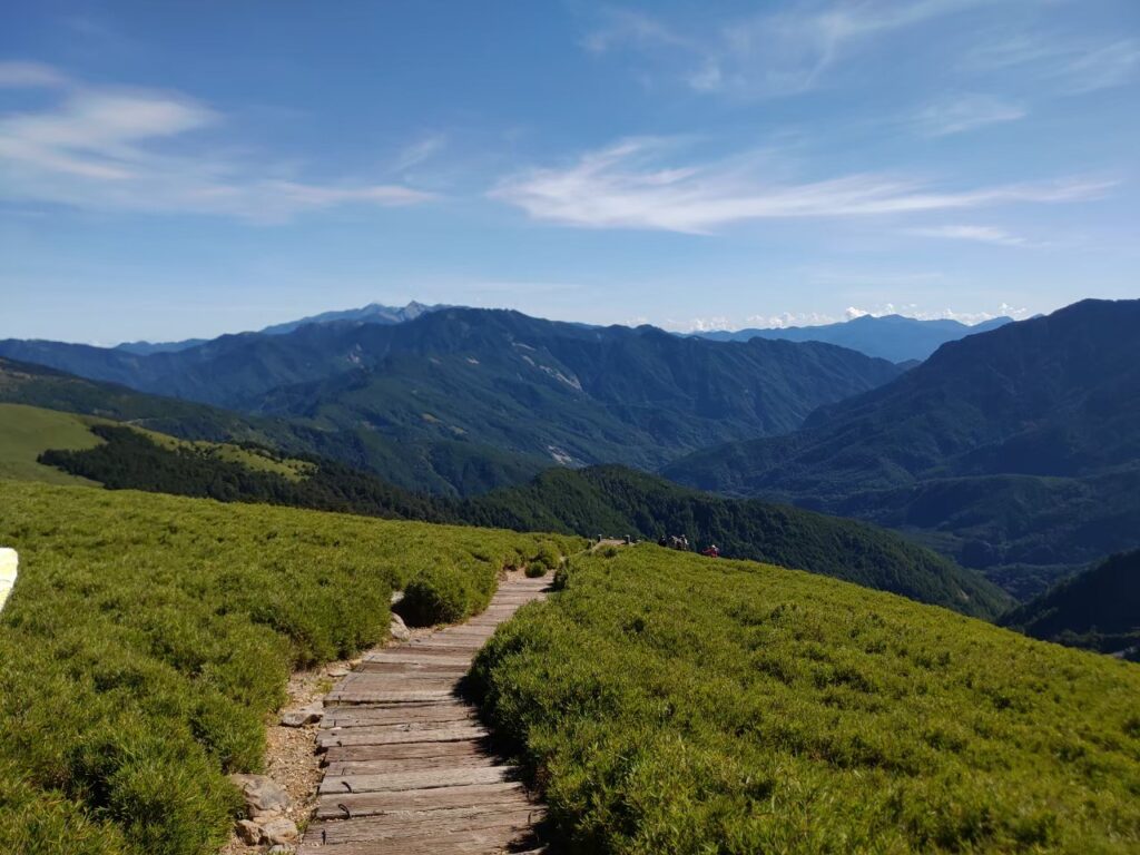 Hehuanshan East Peak hiking trail