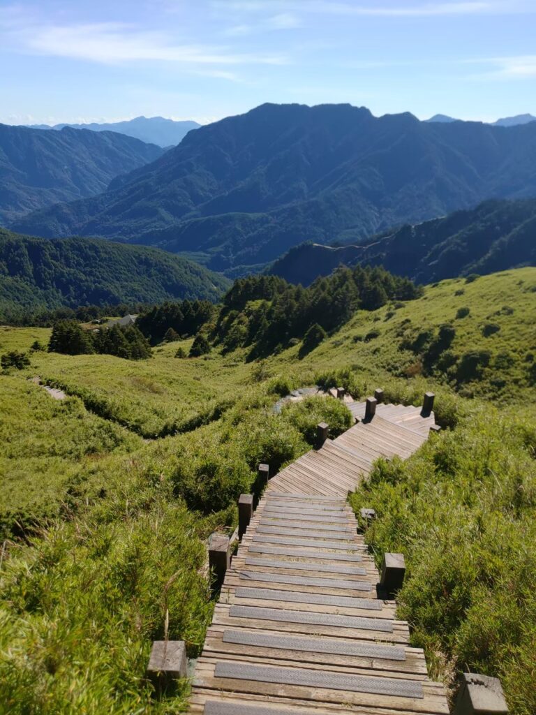 Hehuanshan East Peak hiking trail