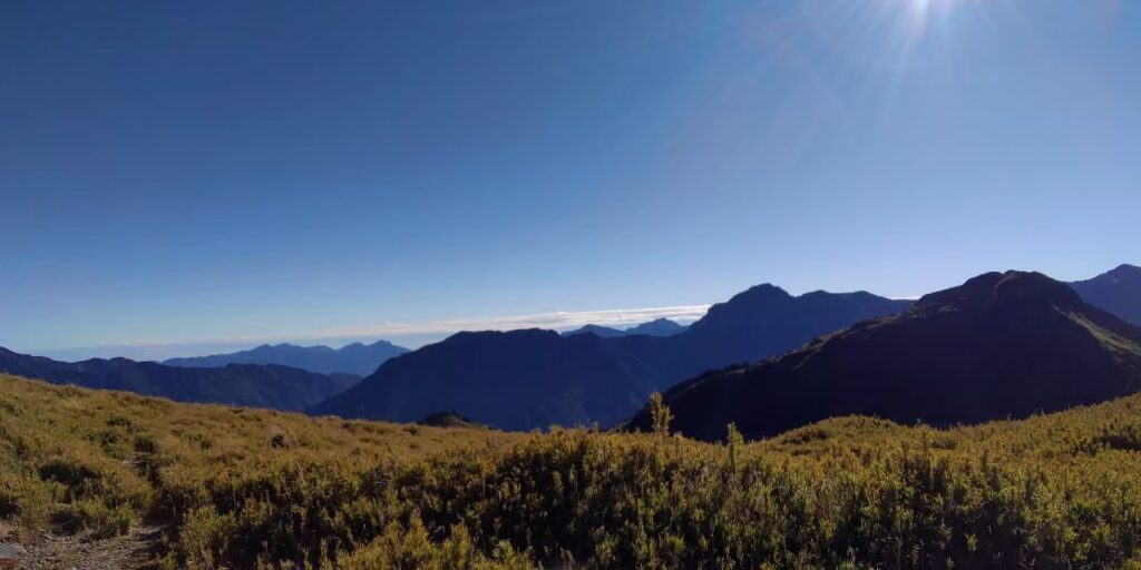 Hehuanshan Main Peak trail in summer