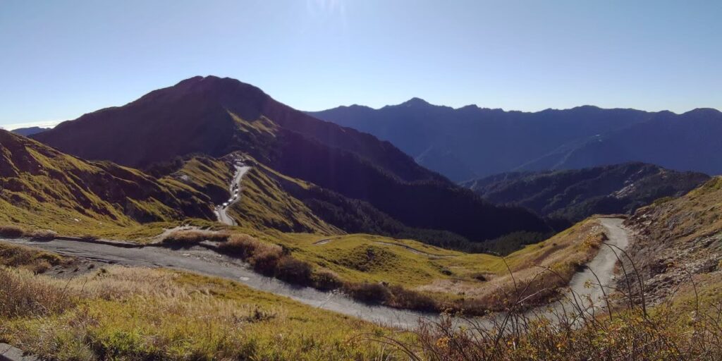 Hehuanshan Main Peak trail in fall